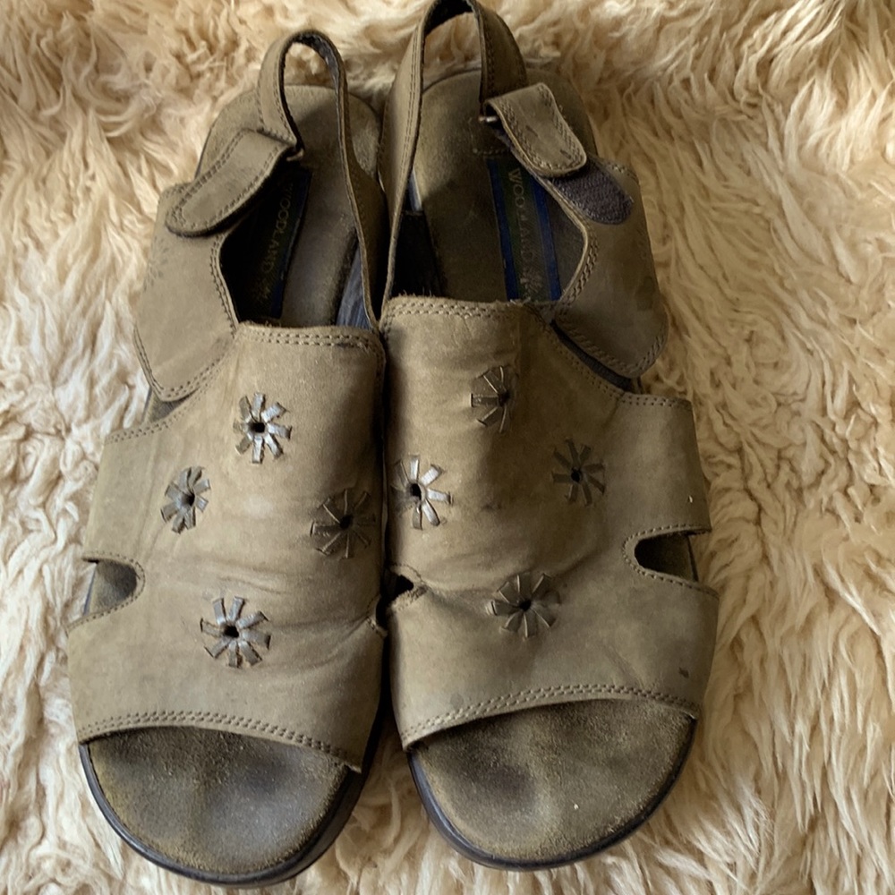 Genuine Leather Woodland sandals in army green with flower details. Size 40.